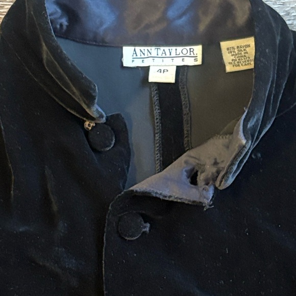 Vintage 90s Ann Taylor Petites Black Velvet Cropped Tie Back Blazer Vamp Goth - Picture 2 of 3